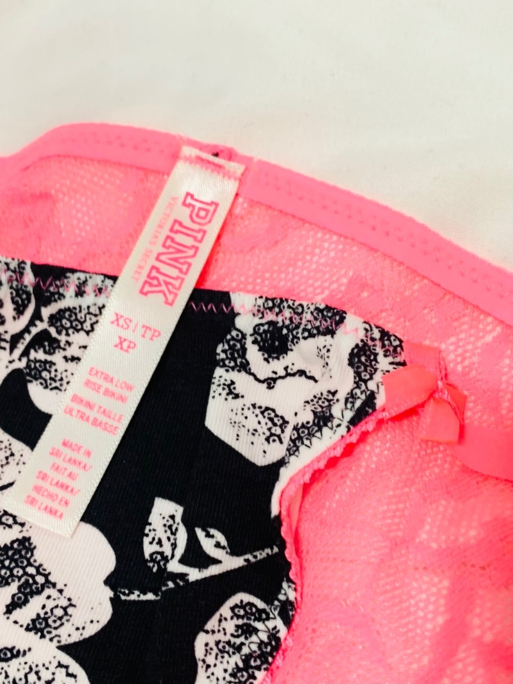 Victoria’s Secret- Pink Thong XS NWT - Picture 4 of 9